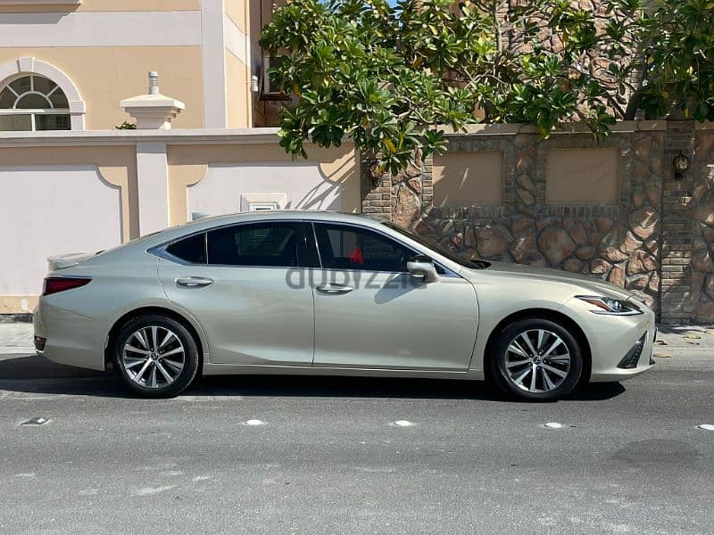 2019 modwl Lexus ES 2