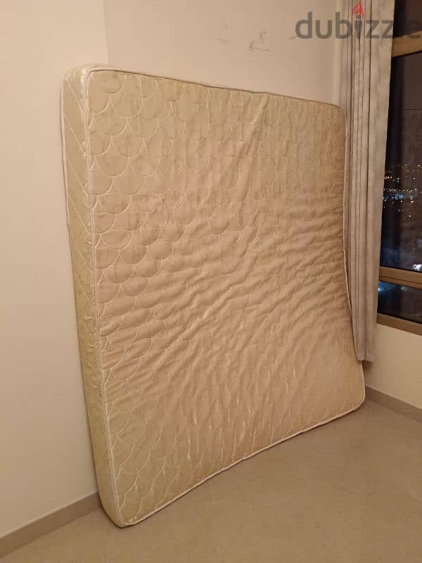 King size mattress 0