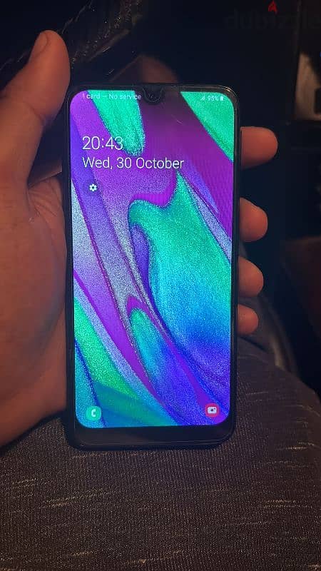 I'm urgent selling my Samsung A40 64gb memory and 4gb Ram 0