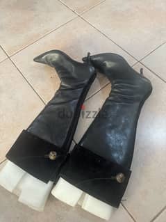 ladiss shows good condition  size 7/5 0