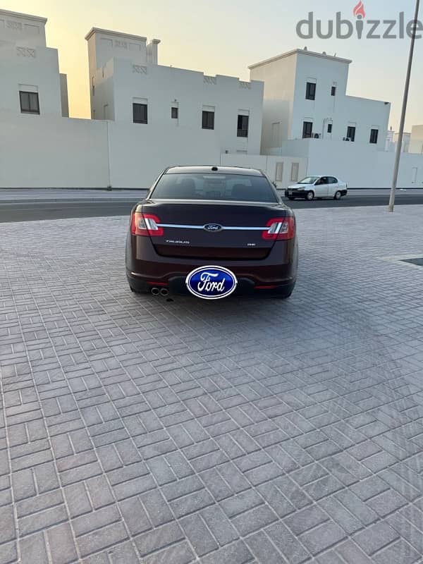 Ford Taurus 2010 3