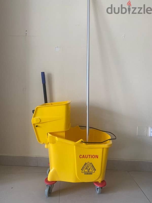 Heavy duty cleaning bucket with stick for the mop. water capacity 32L 0