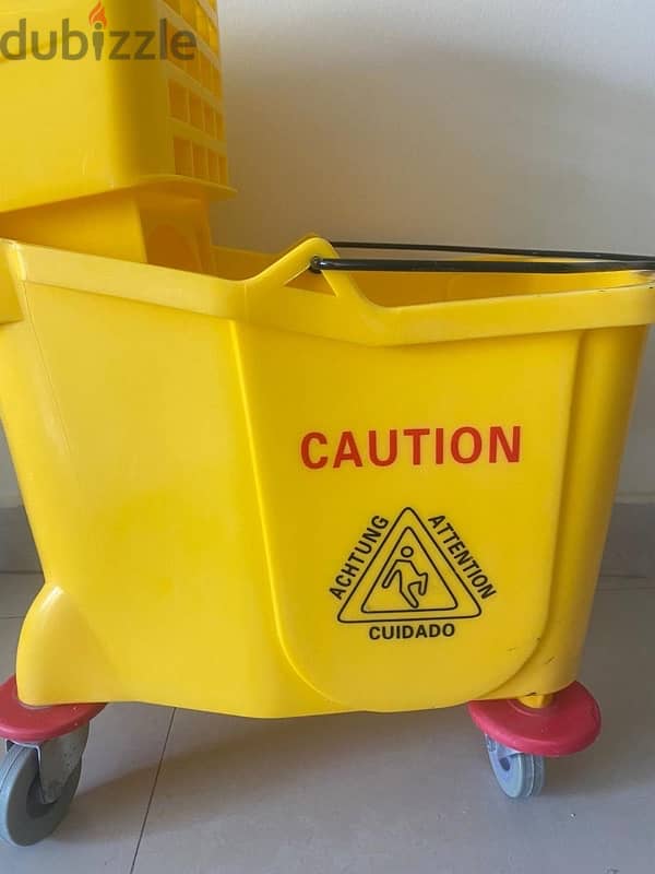 Heavy duty cleaning bucket with stick for the mop. water capacity 32L 1