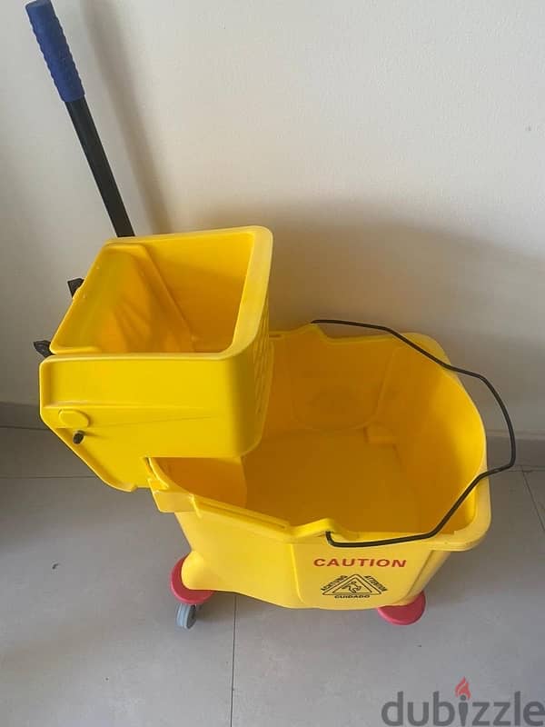 Heavy duty cleaning bucket with stick for the mop. water capacity 32L 2