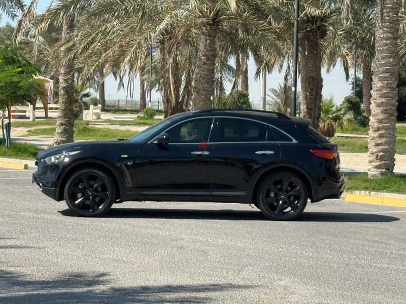 Infiniti QX70S 2016 Black 2