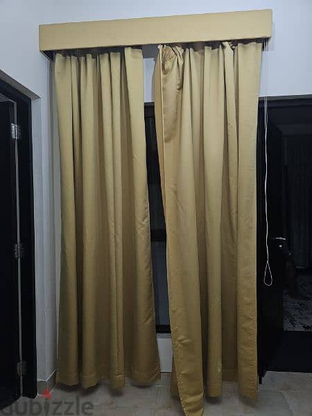 gold curtain 0