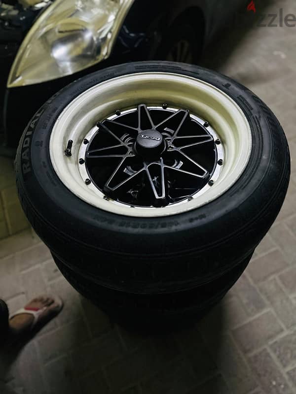 4 Alloy Wheels with Tyres 1