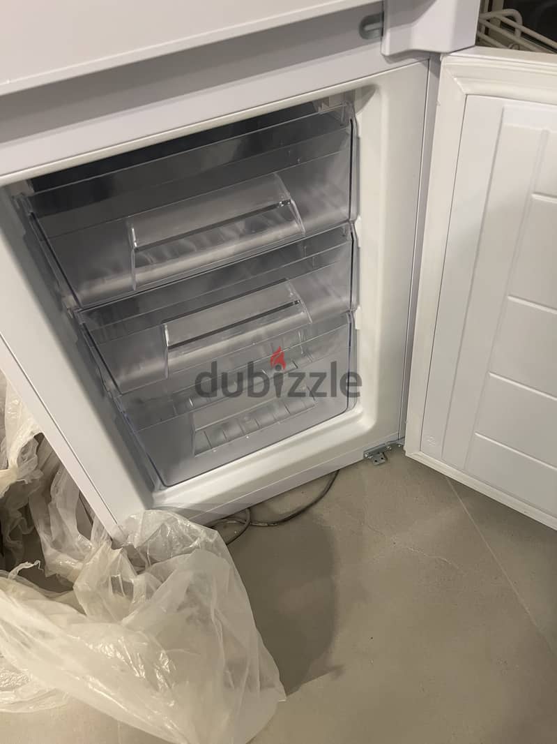 ELBA Fridge Built-In Bottom Freezer 310L 3