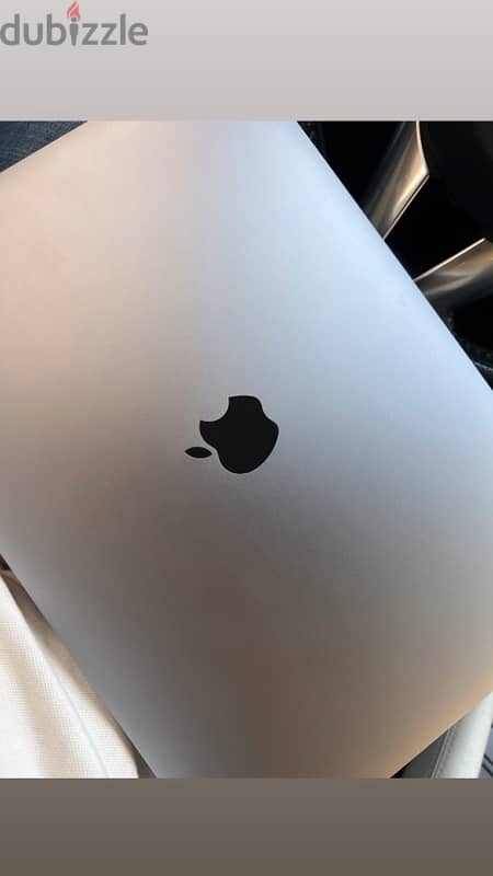 13.3 inches MacBook Pro - M2 - Ratina Display - as New 2022 8GBRAM 1