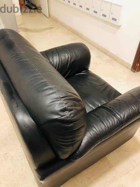 single sofa good condition . colour -Black 0