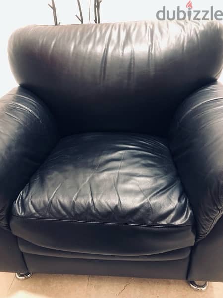 single sofa good condition . colour -Black 1