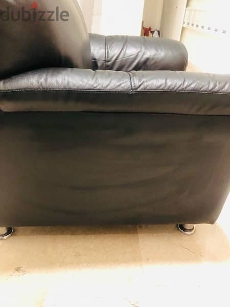 single sofa good condition . colour -Black 2