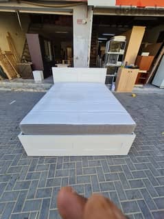 160×200 bed with mattress 0