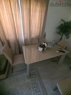 Dining table (Good condition with no cracks) 0