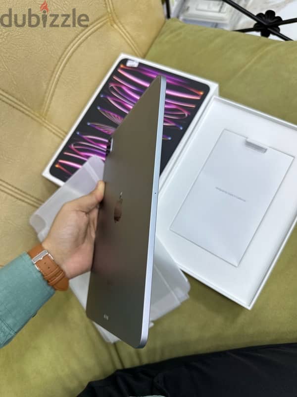 Ipad pro 11 inch 256gb (4th Generation ) 2