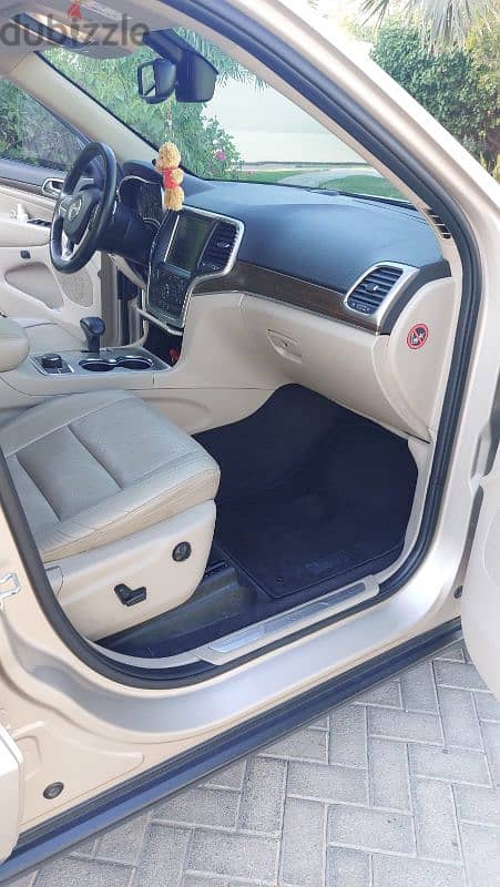 Jeep Grand Cherokee 2015 without accident in excellent condition 2