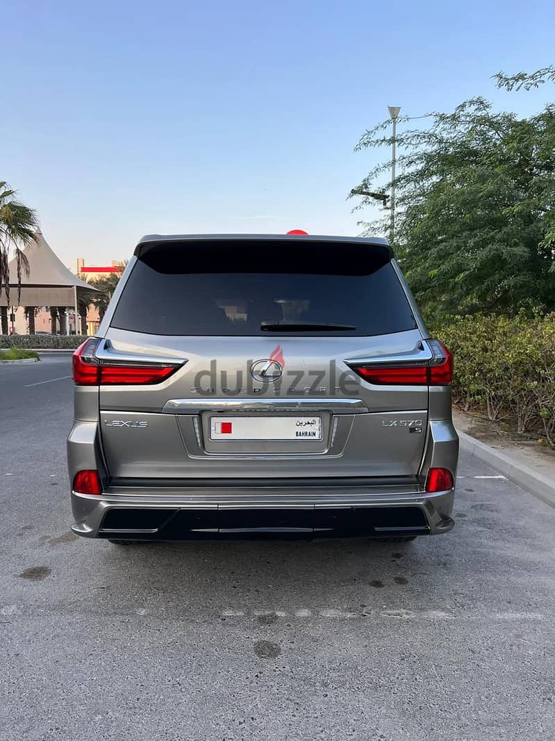 Lexus LX570S 1