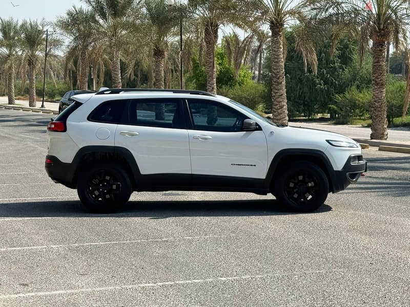 Jeep Cherokee trailhawk 2015 white 2