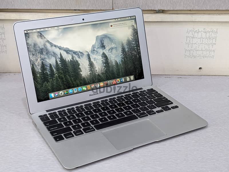 MacBook Air Core i5 Display 11.6" Screen 4GB Ram 128GB Memory Good 2