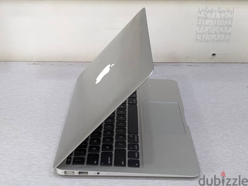 MacBook Air Core i5 Display 11.6" Screen 4GB Ram 128GB Memory Good 3