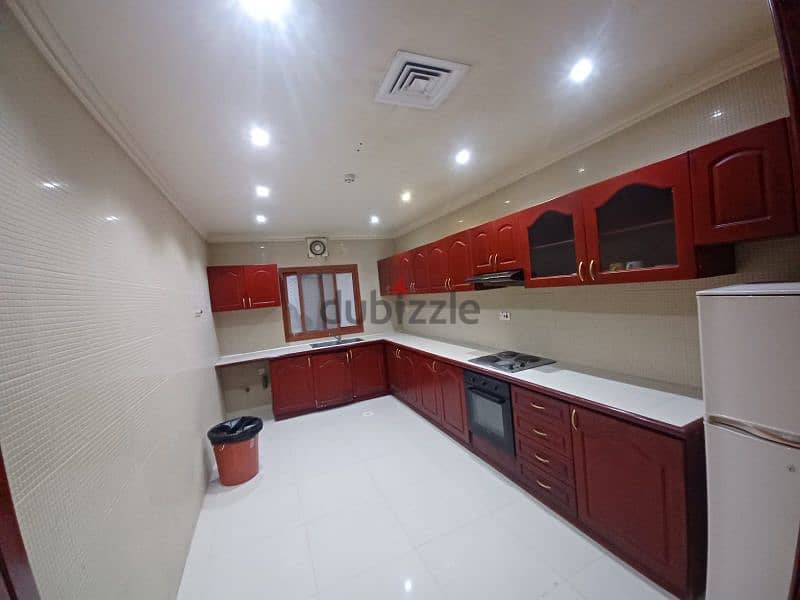 1 bed space available in juffair Very big apartment 3