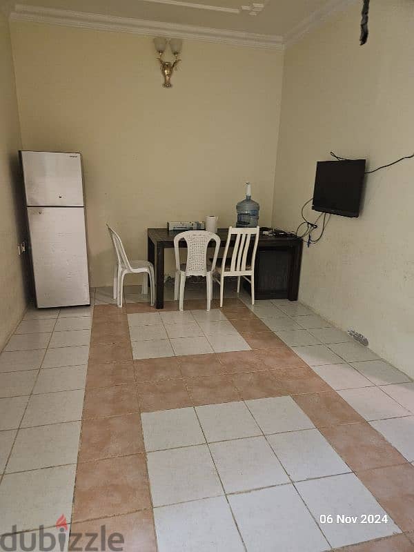 1 Room available for executive bachelor with separate bathroom 4