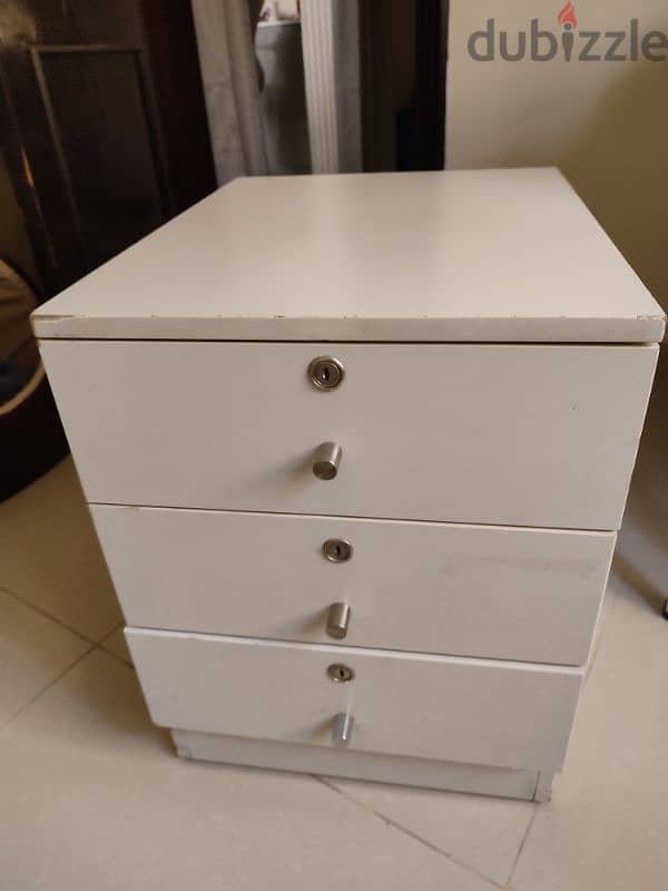 wooden side table with wheels 2