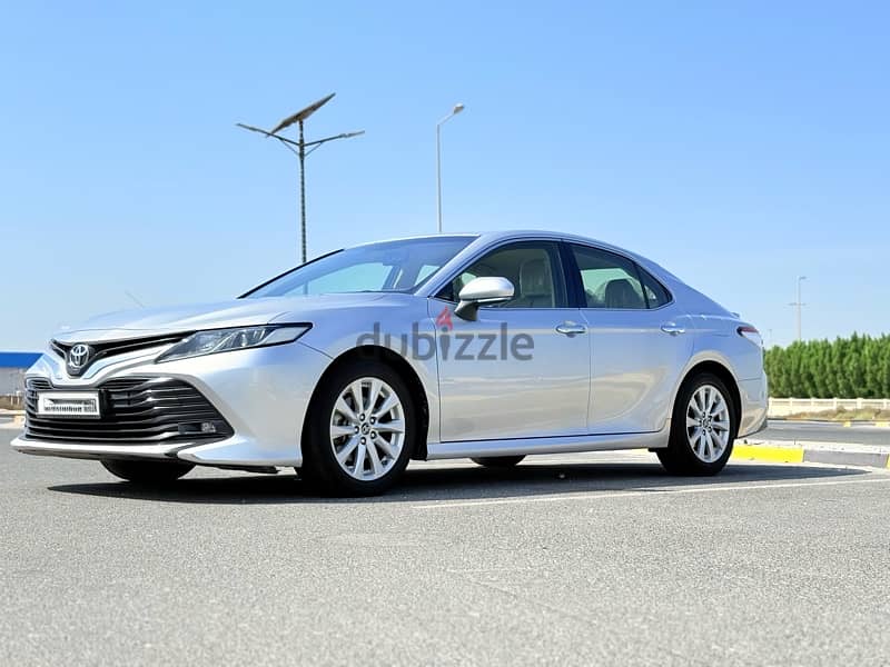 Toyota Camry GLE 2018 4