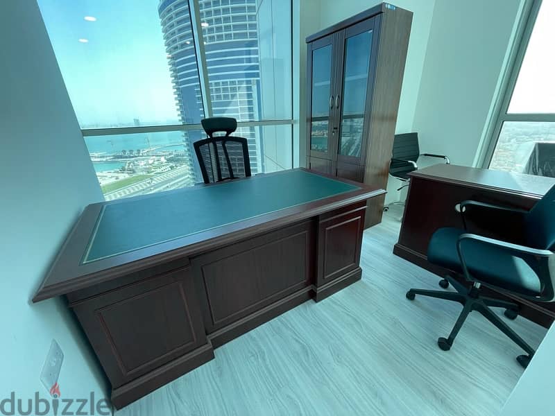 Very Clean Office furniture 3