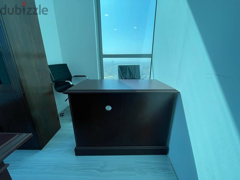 Very Clean Office furniture 5