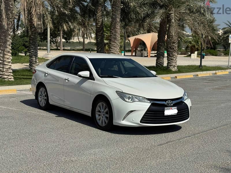 Toyota Camry GLX 2017 white 0