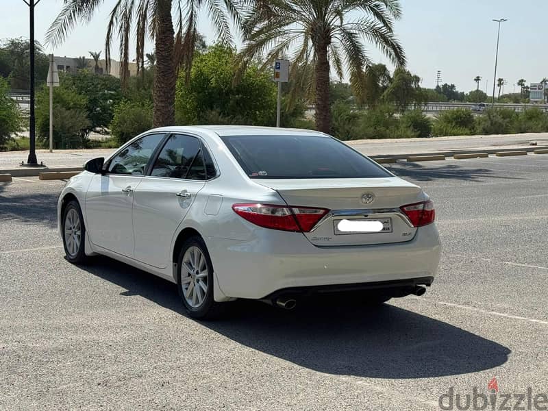 Toyota Camry GLX 2017 white 5