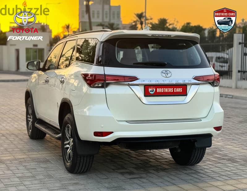 Toyota Fortuner 2020 4