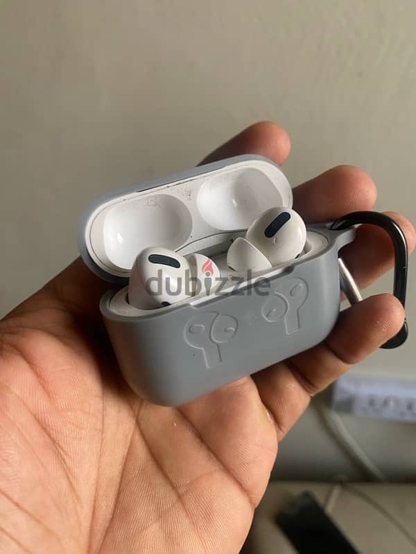 Apple Airpods Pro ( CASE ONLY ) 1