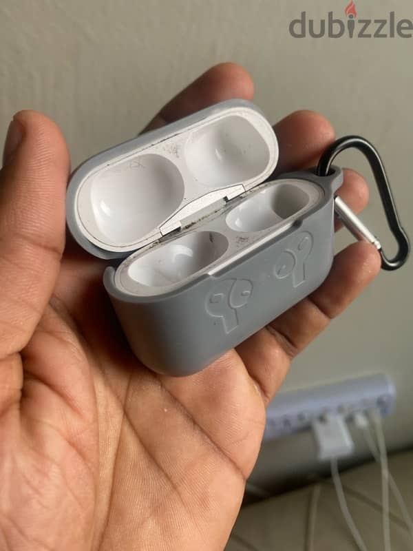 Apple Airpods Pro ( CASE ONLY ) 2