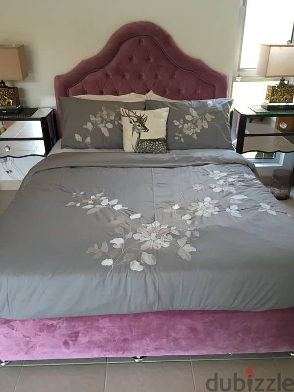 new condtion queen size bed 3