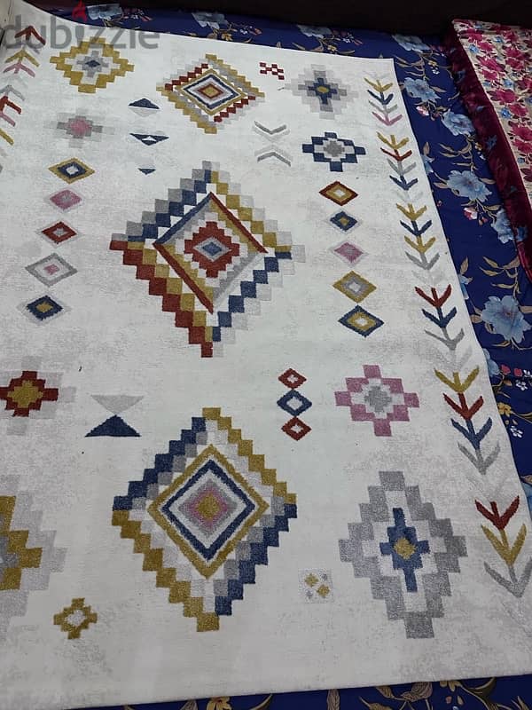 Turkey carpet in New condition 1 week used only, size 200/290 0