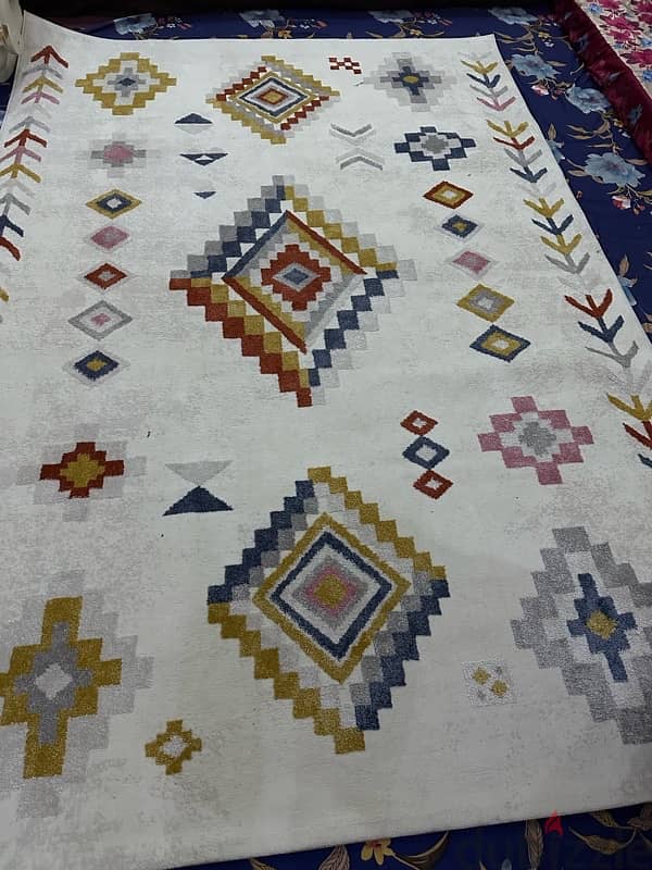 Turkey carpet in New condition 1 week used only, size 200/290 2