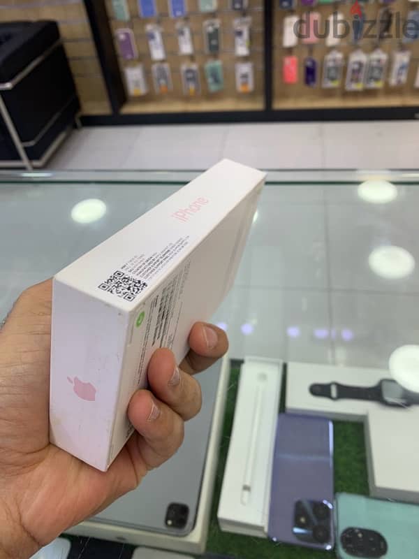 iPhone 15 pink 2