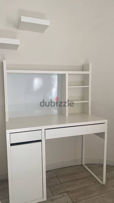 desk - white - very good condition 1