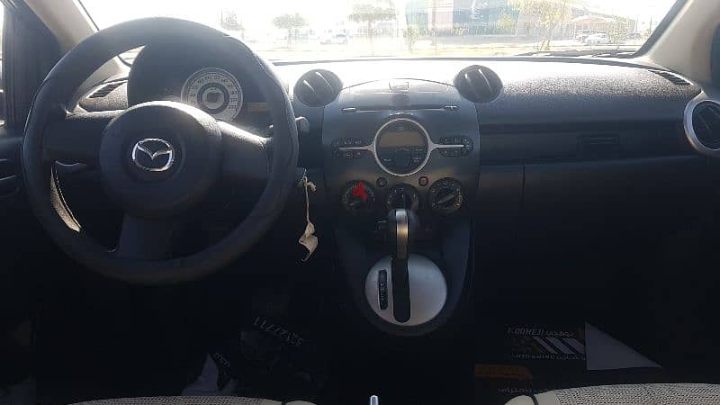 Super clean Mazda 2 2012 9