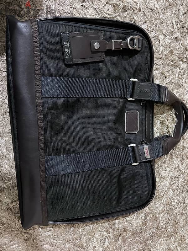 TUMI BREIFCASE BROWN FOR SALE 100 BHD ONLY!! 1