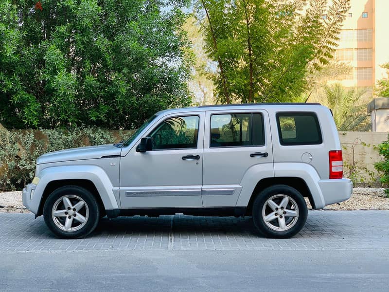 Jeep Cherokee 2009 FULL 3