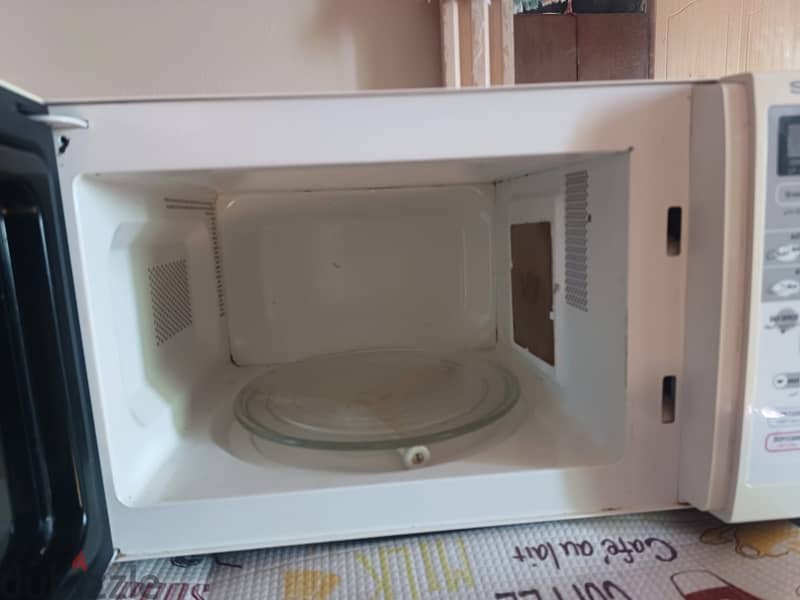 Sharp Microwave Oven 23L, 800-1000W - Excellent Condition, Great Price 1