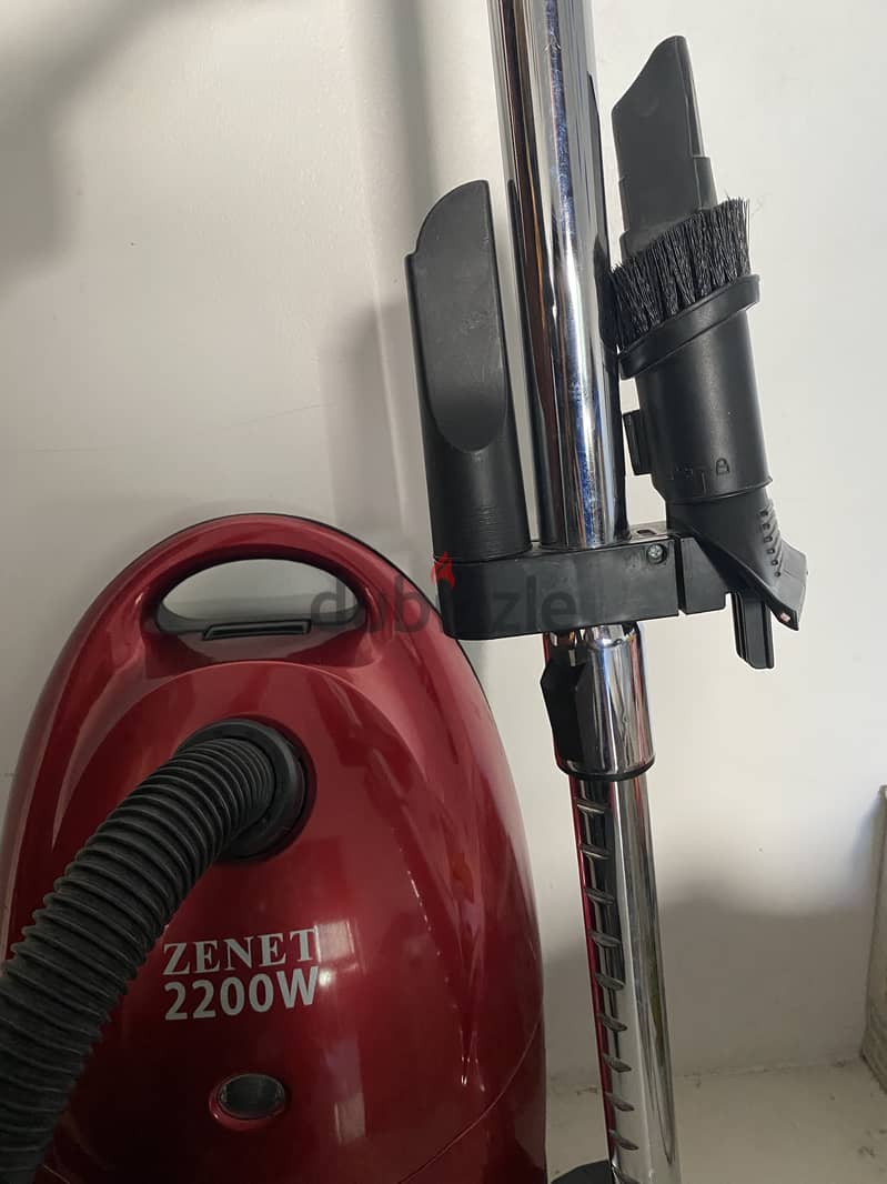 Zenet 2200W Vacuum Cleaner with Attachments 4