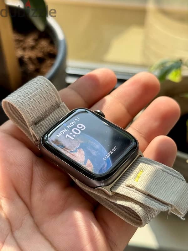 Apple Watch SE with all accessories 2