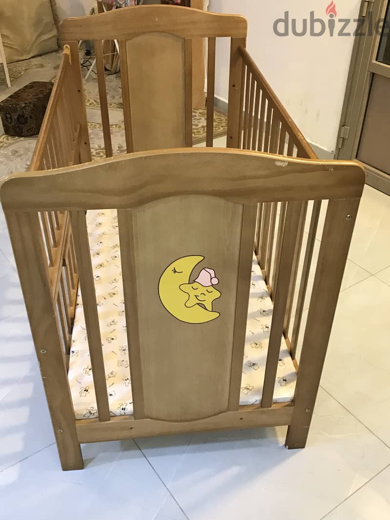 Baby crib good condition 4