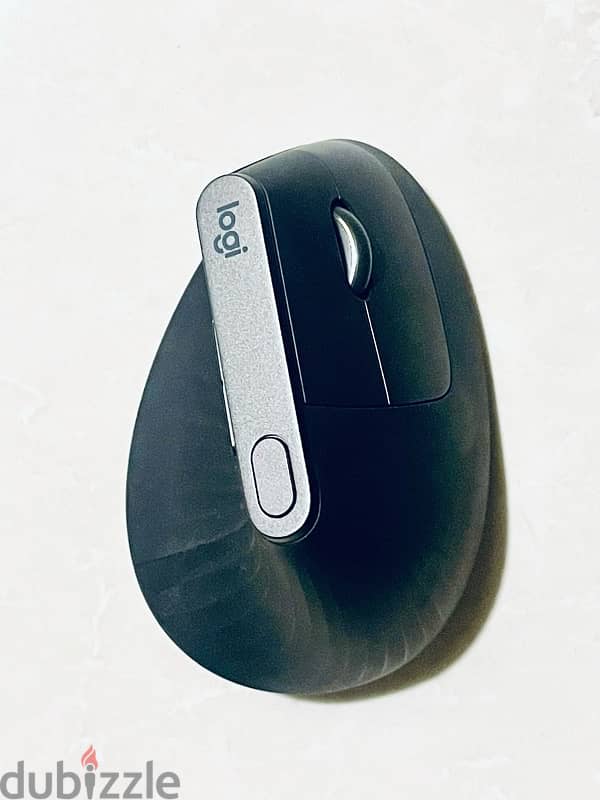 Logitech MX Vertical Advanced Ergonomic Mouse 4