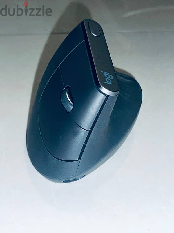 Logitech MX Vertical Advanced Ergonomic Mouse 8