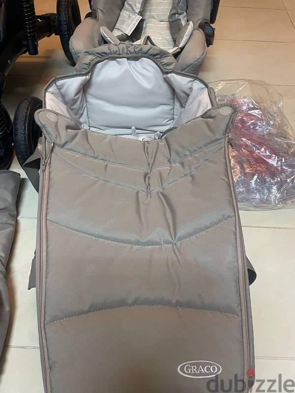 graco  3 in 1 travel system - like new 8